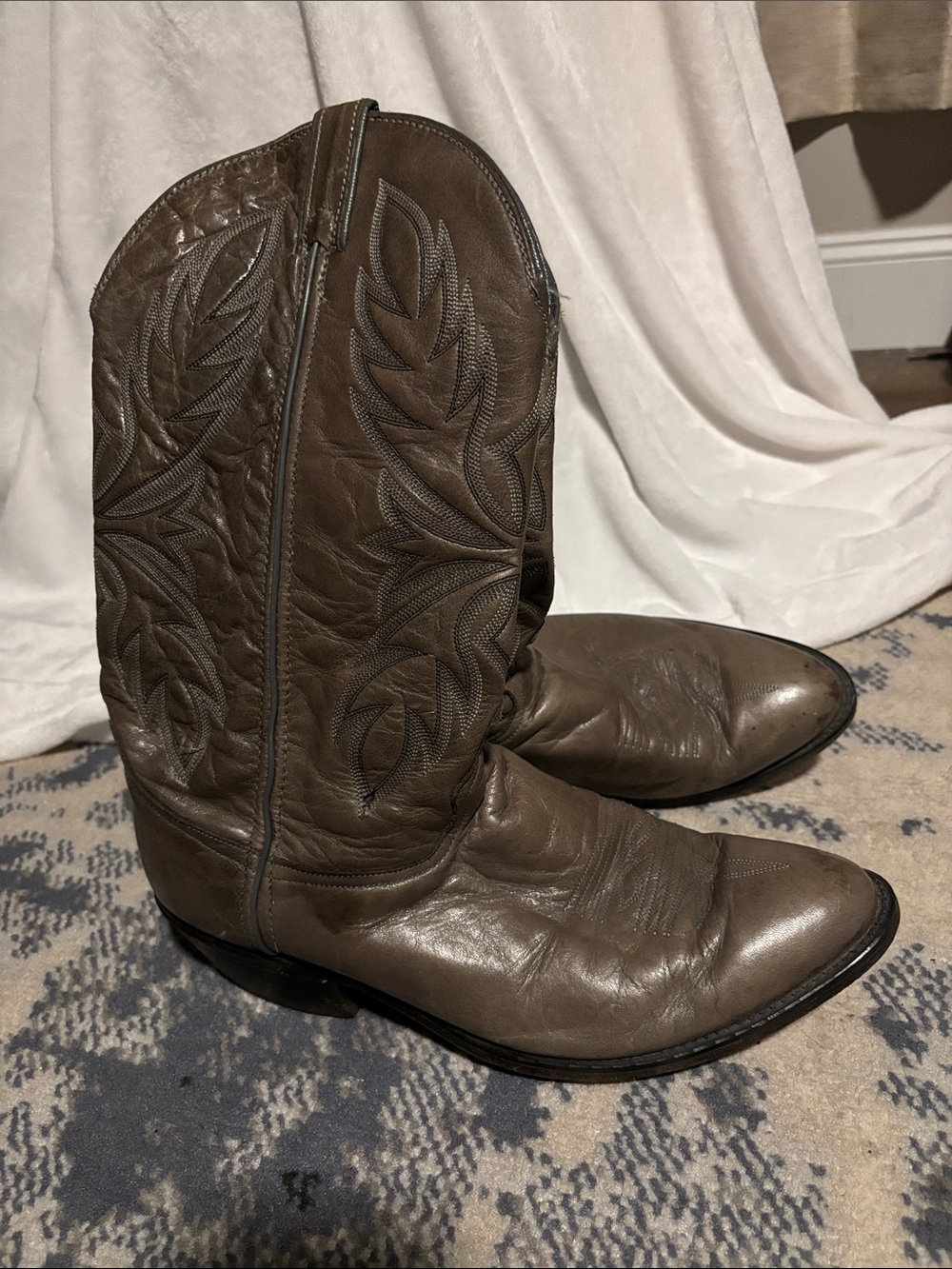Vintage Laredo Classic Embroidered Western Cowboy Boots - Taupe Leather
